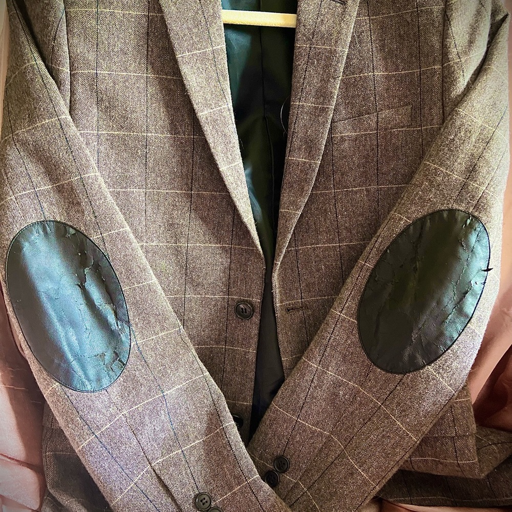 My son wore this as a Halloween costume as a Dr. Who